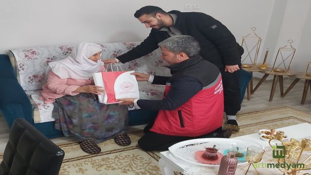 Genç ilçesinde yaşlılar ziyaret edildi