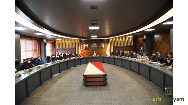 Vali Ekinci'den Başarılı Öğrencilere Teşekkür