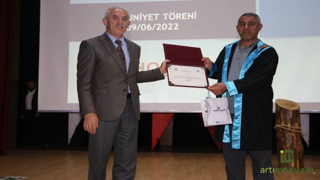 45 Yaşında Üniversiteyi Birincilikle Bitirdi