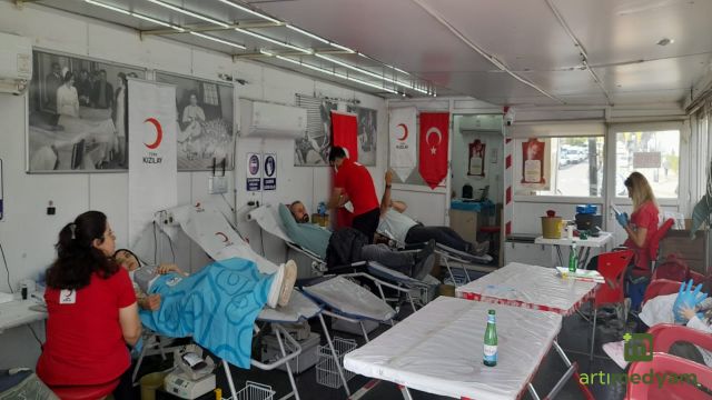Her 100 kişiden yalnız 3’ü kan veriyor