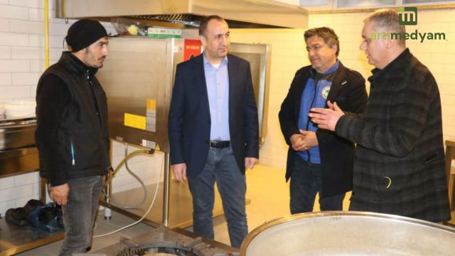 Seyyar mutfakla yemek desteği veriliyor