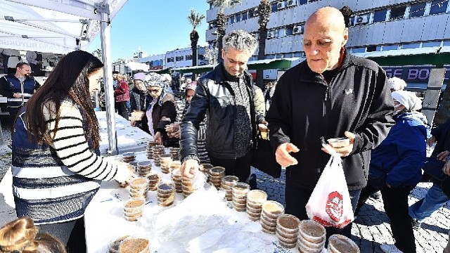 6 Şubat depreminde hayatını kaybedenler İzmir’de anıldı