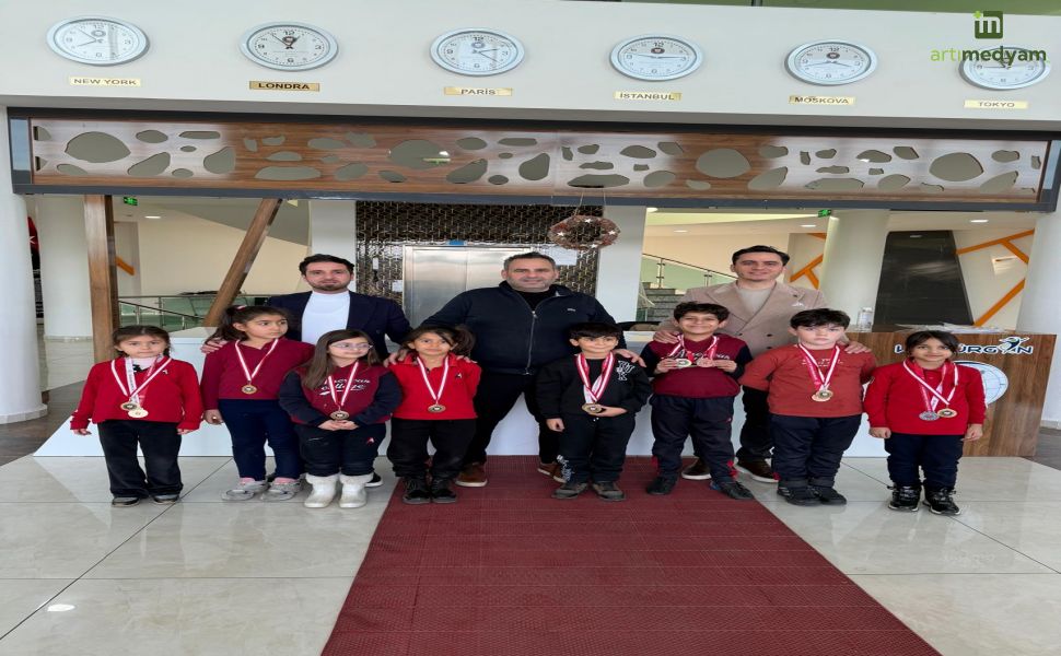 Akademi Kültür Koleji Başarılı Öğrencilerini Ödüllendirdi