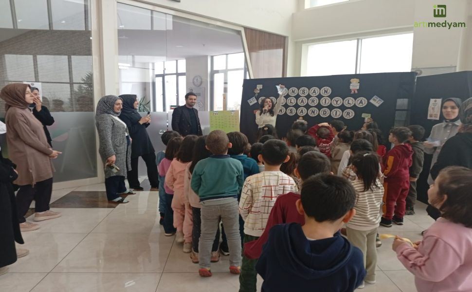 BİNGÖL AKADEMİ KÜLTÜR KOLEJİ’NDE DEMOKRASİ VE İNSAN HAKLARI HAFTASI ETKİNLİĞİ