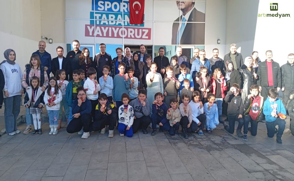 MİNİKLERİN SATRANÇ HEYECANI