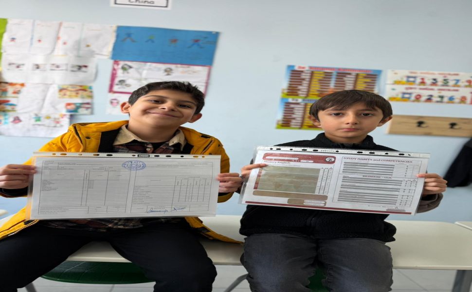 Çocukların Karne Sevinci